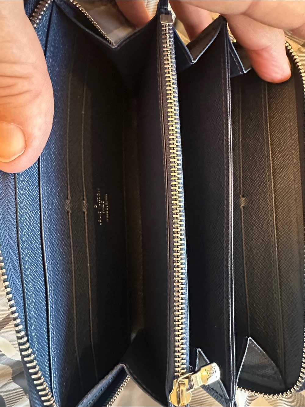NICE! #475 LOUIS VUTTON Navy Epi Zip-Around Wallet, Authentic 8โ - Picture 5 of 14